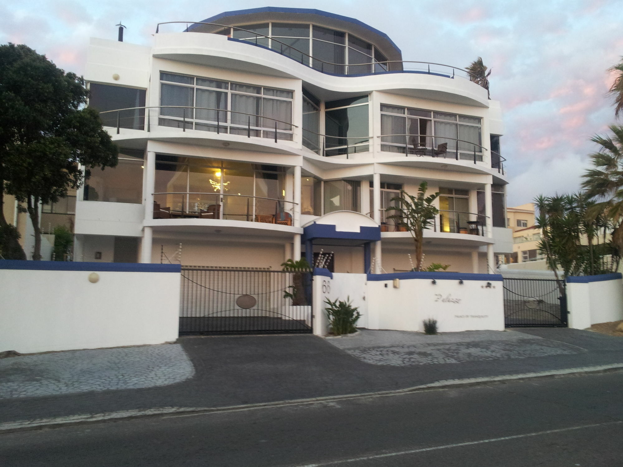 Bread & Barrel Palazzo Blouberg Hotel Bloubergstrand Eksteriør billede